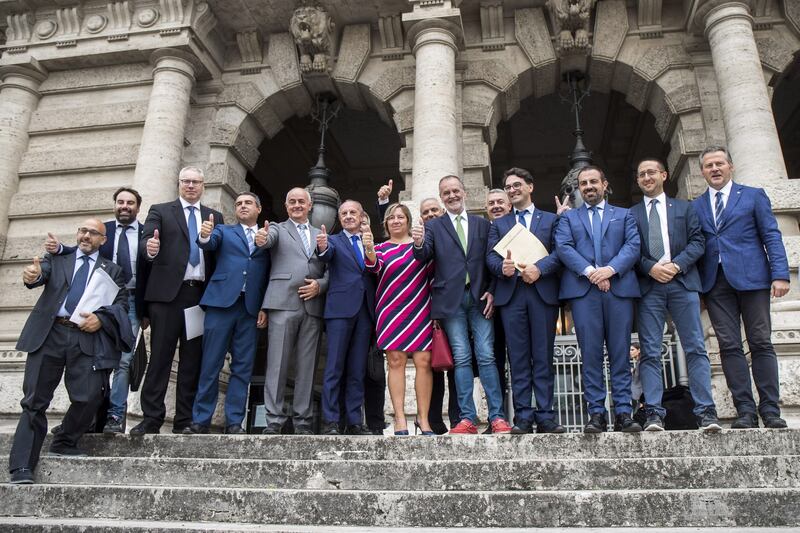 Legge elettorale, Calderoli consegna il quesito referendario in Cassazione 1