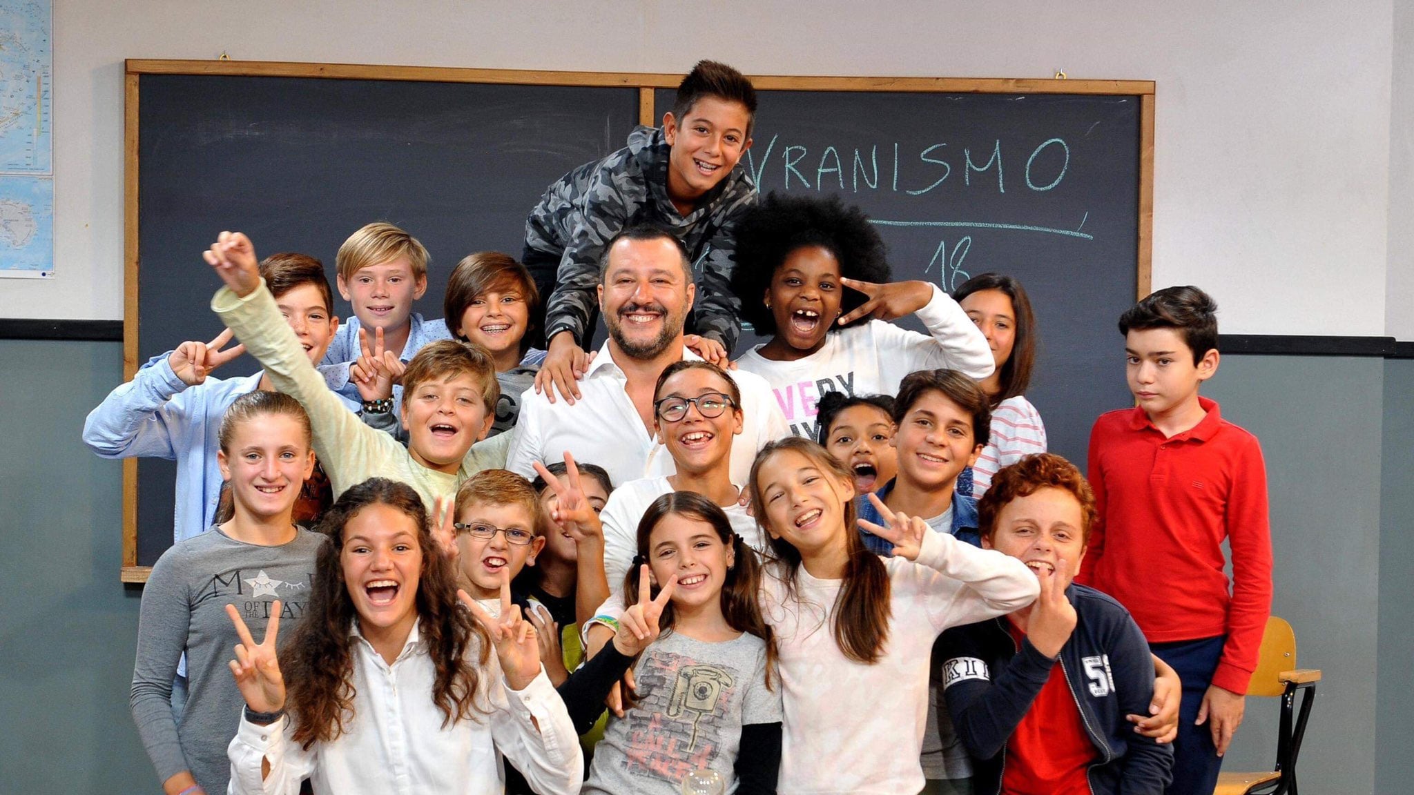 La Rai e i bimbi usati per lodare i politici in tv