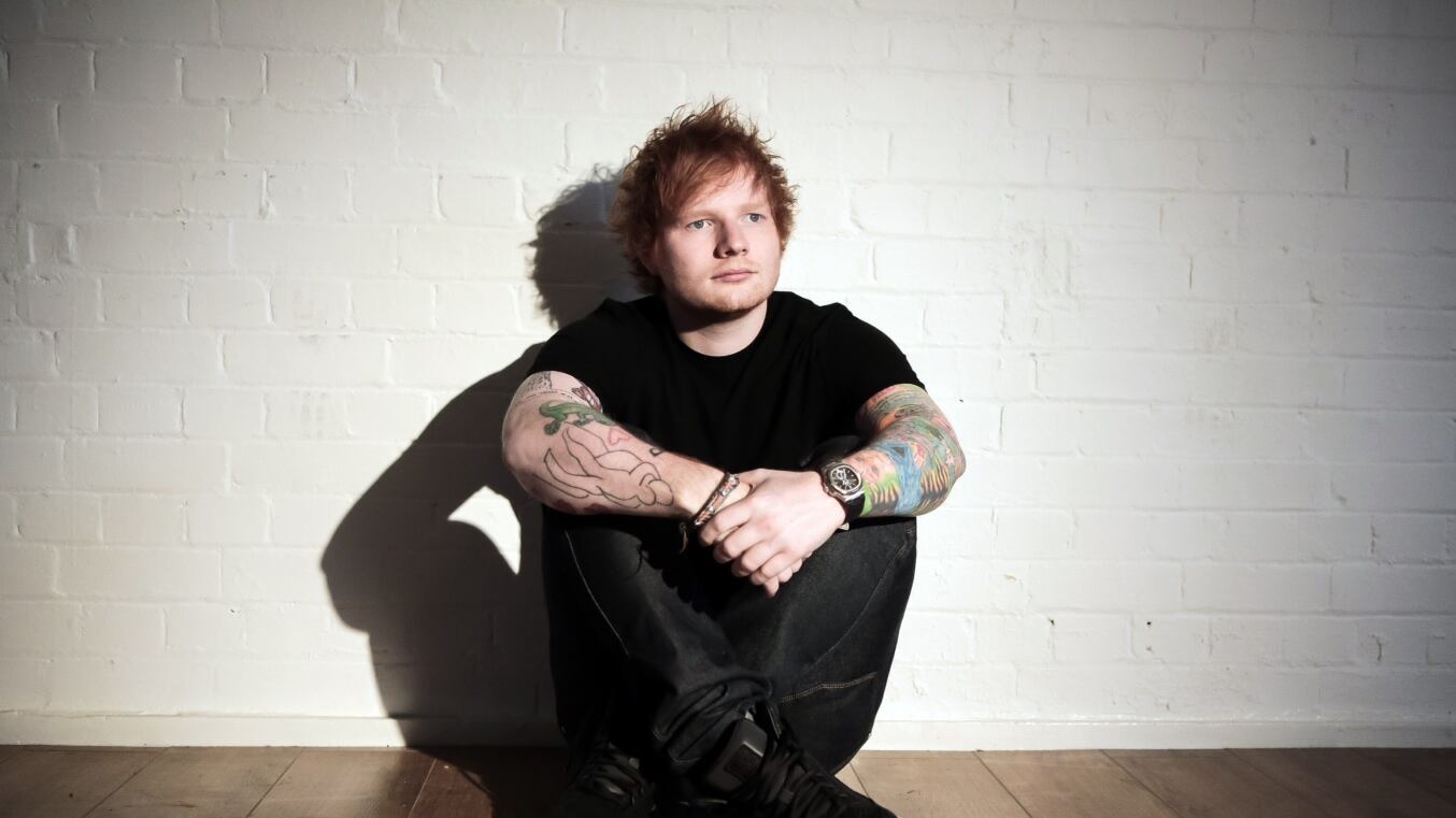 Arriva Ed Sheeran il "rosso" del pop che vola in classifica