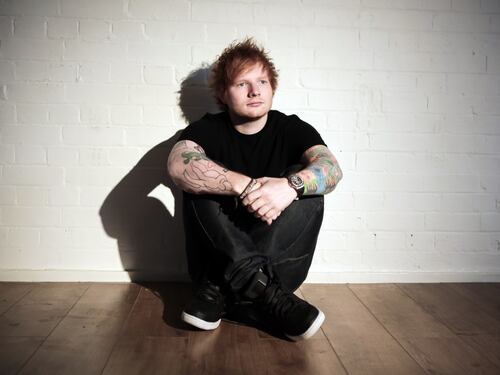 Arriva Ed Sheeran il "rosso" del pop che vola in classifica