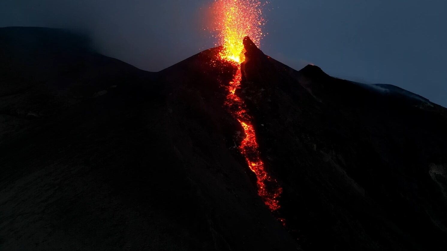 Stromboli, la Protezione Civile dirama l'allerta rossa: siamo in fase di preallarme