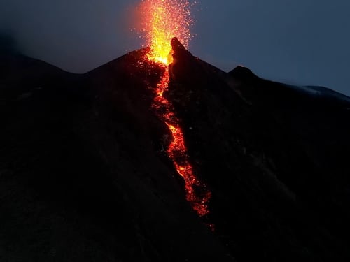 Stromboli, la Protezione Civile dirama l'allerta rossa: siamo in fase di preallarme
