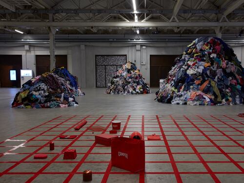 Vietato non toccare. All'Hangar a Bicocca arriva la "sharing art"