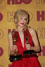 Nicole Kidman sexy in rosso agli Emmy Awards 2017 15
