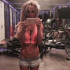 Britney Spears, sexy addominali su Twitter 2