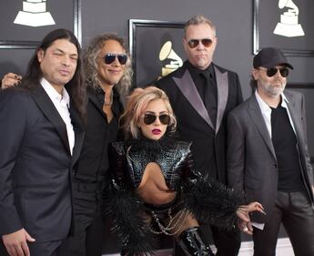 Grammy 2017, i look più sexy sul red carpet 7