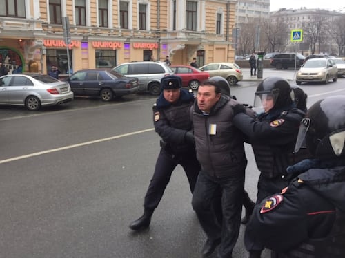 Mosca, nuova ondata di arresti per le proteste in piazza