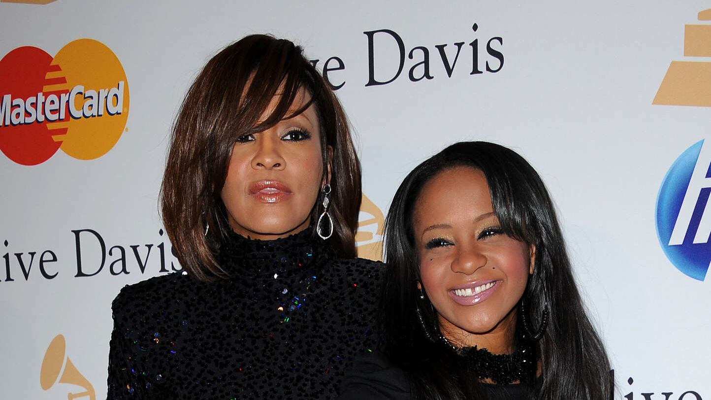 La figlia di Whitney Houston trovata priva di conoscenza nella vasca da bagno