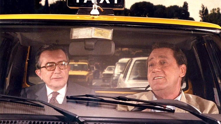 Sordi, Andreotti e Fellini: quei surreali passaggi nel "Tassinaro"