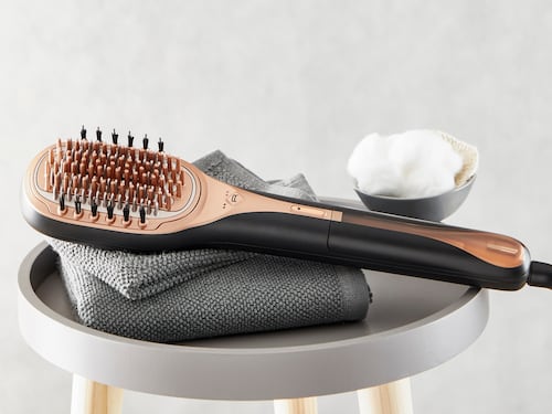Per riparare i capelli danneggiati basta spazzolare. Arriva l'Hair Therapist di Rowenta