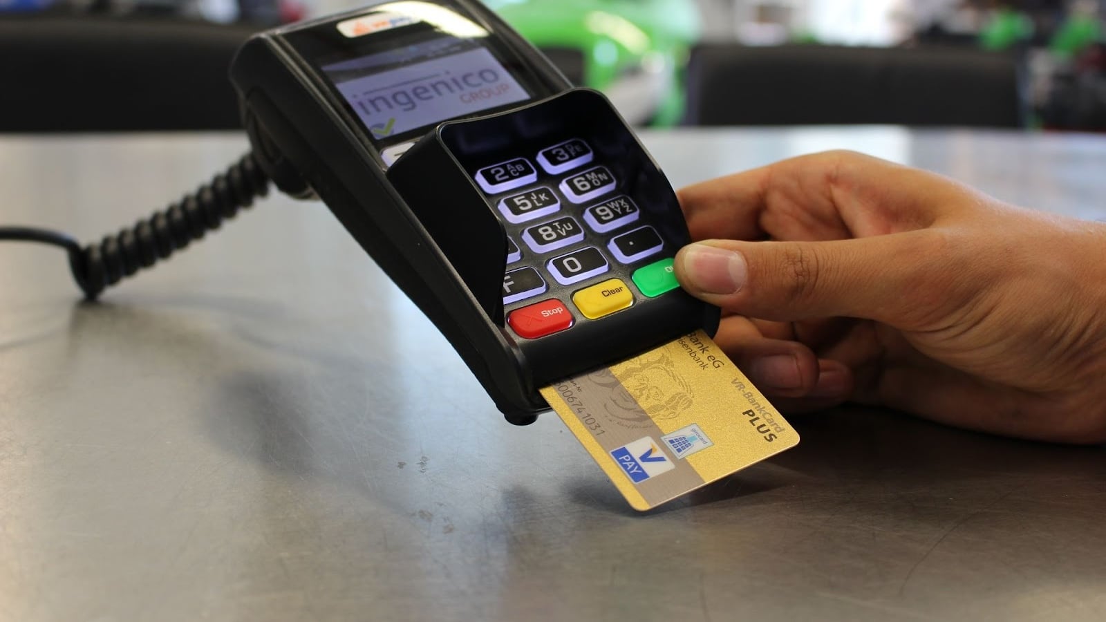 Carte di credito, addio al pin a 4 cifre per i pagamenti: in arrivo il nuovo sistema biometrico