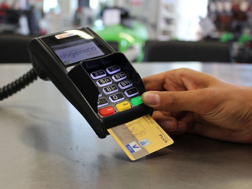 Carte di credito, addio al pin a 4 cifre per i pagamenti: in arrivo il nuovo sistema biometrico