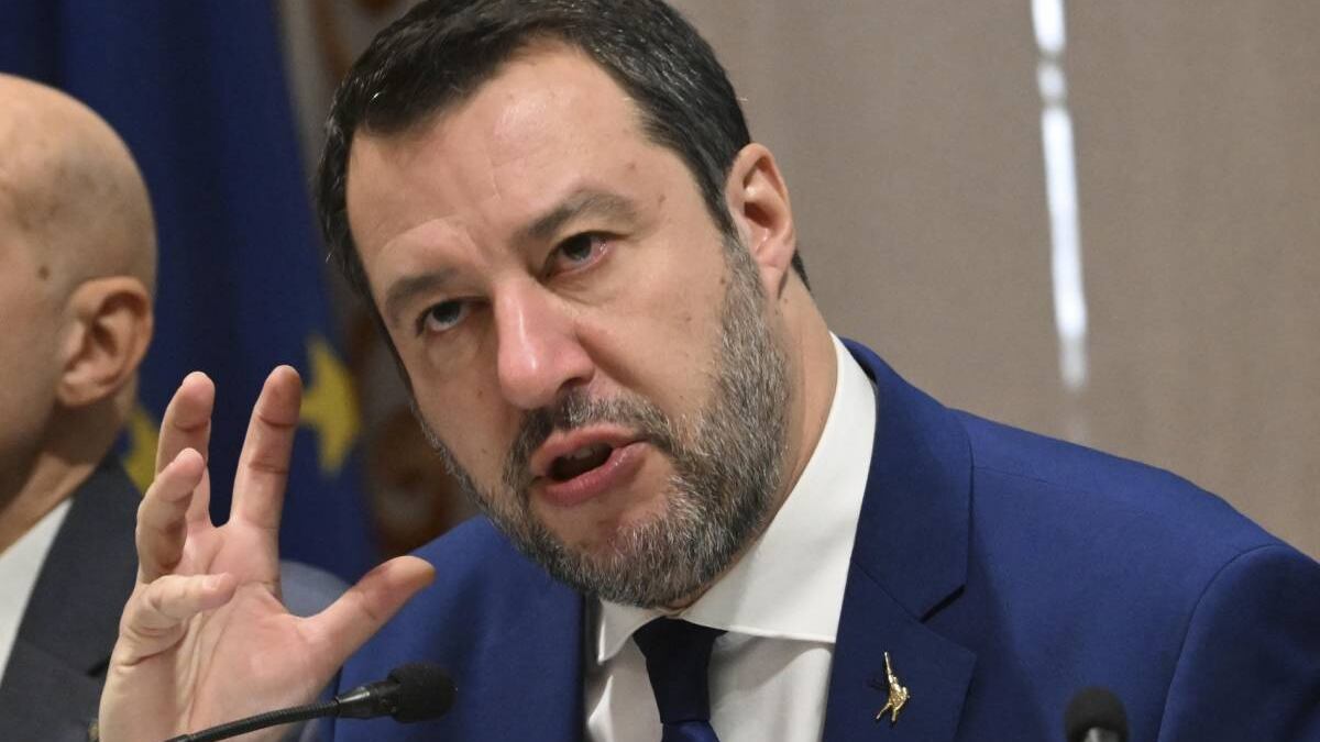 E alla sbarra finisce anche Salvini