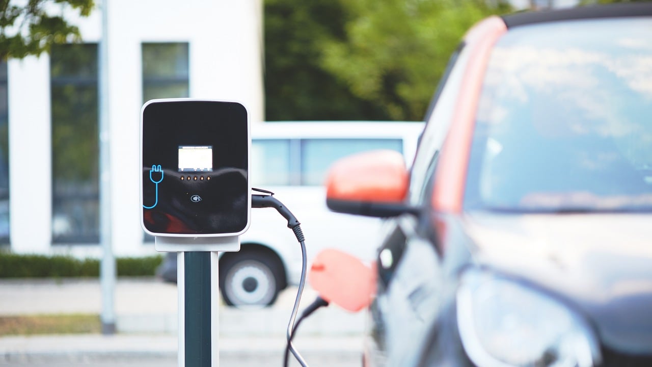 Von der Leyen: "L'auto Ue sarà elettrica"