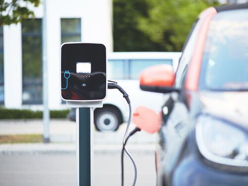Von der Leyen: "L'auto Ue sarà elettrica"