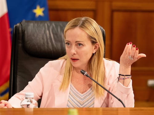 Meloni stoppa reddito e 110%. E sui migranti: "Apro la fase due"