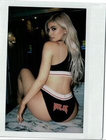 Lingerie hot per le star a Natale 14
