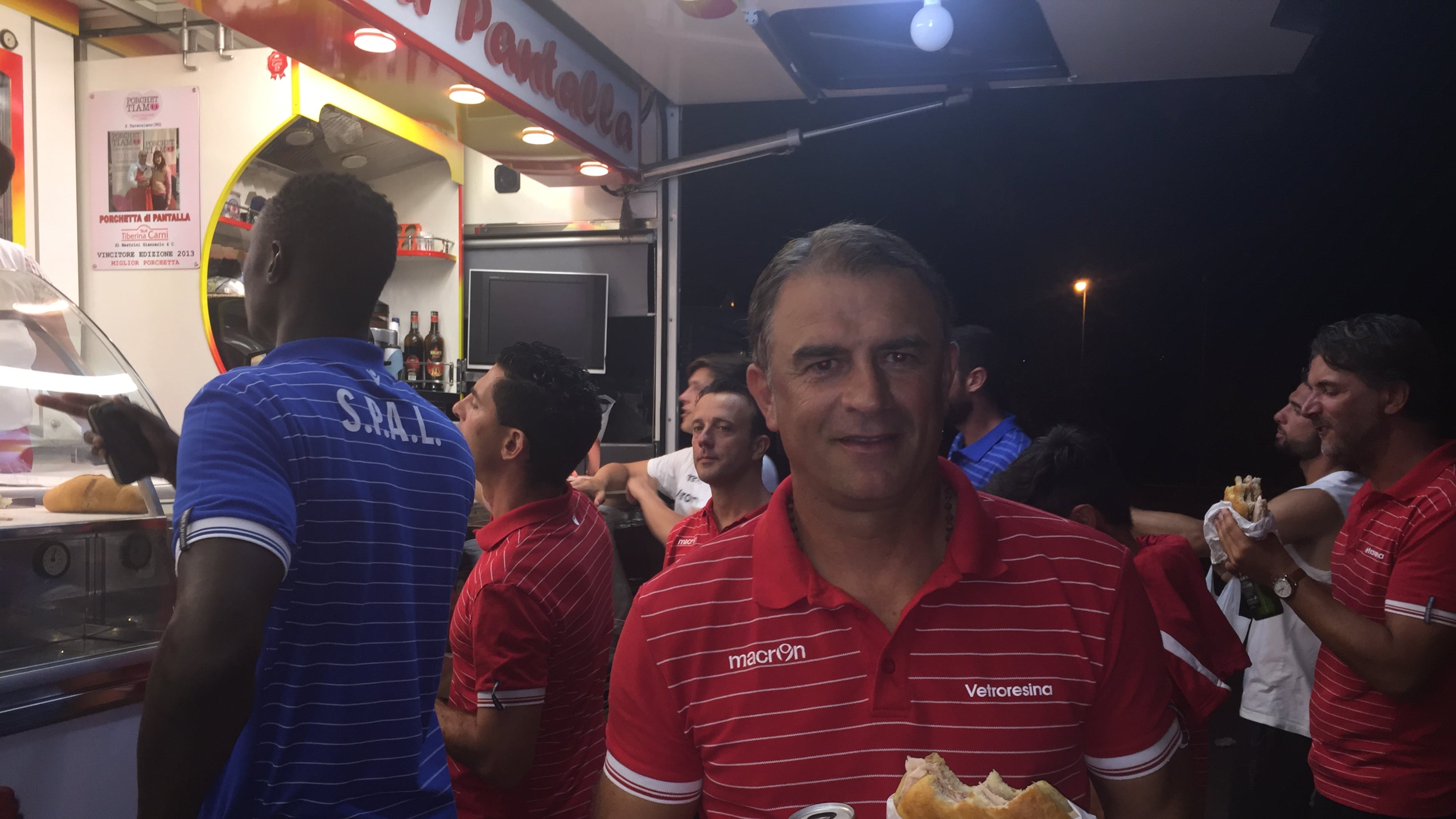 A Perugia i calciatori della Spal mangiano con i tifosi di casa