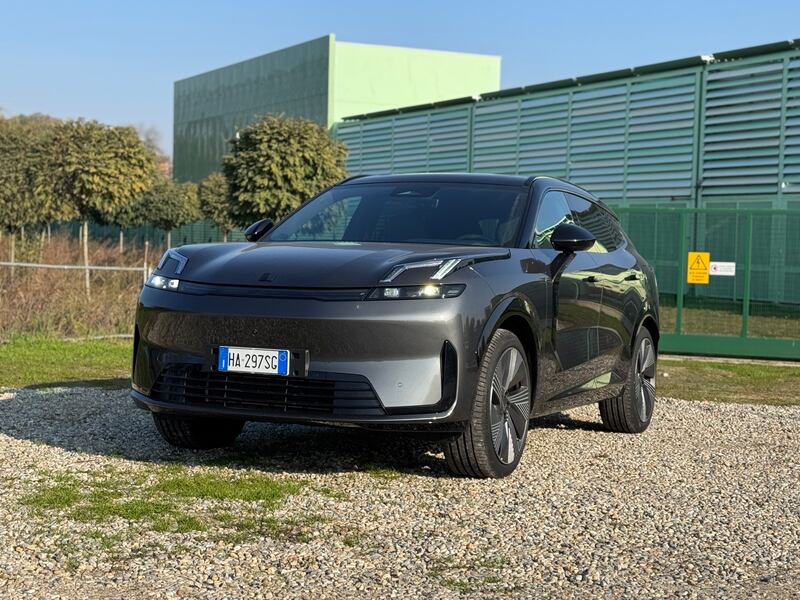 Lynk & Co 08: la gallery del nuovo suv ibrido plug-in 3