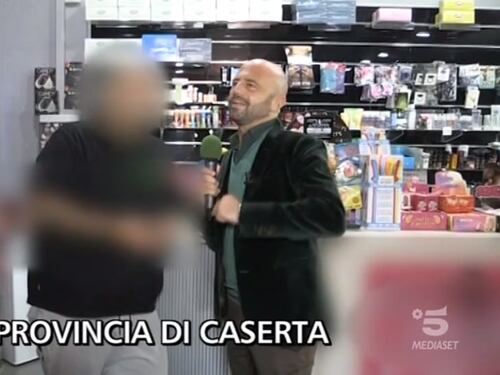 Caserta, utilizzavano reddito cittadinanza in sexy shop