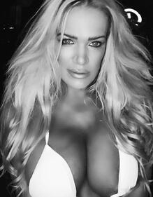 Gina Stewart, le immagini della nonna hot 3