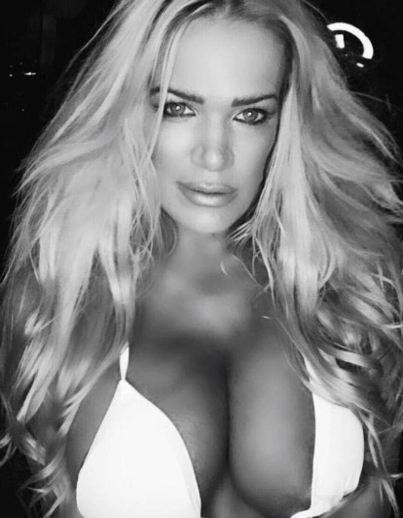 Gina Stewart, le immagini della nonna hot 3
