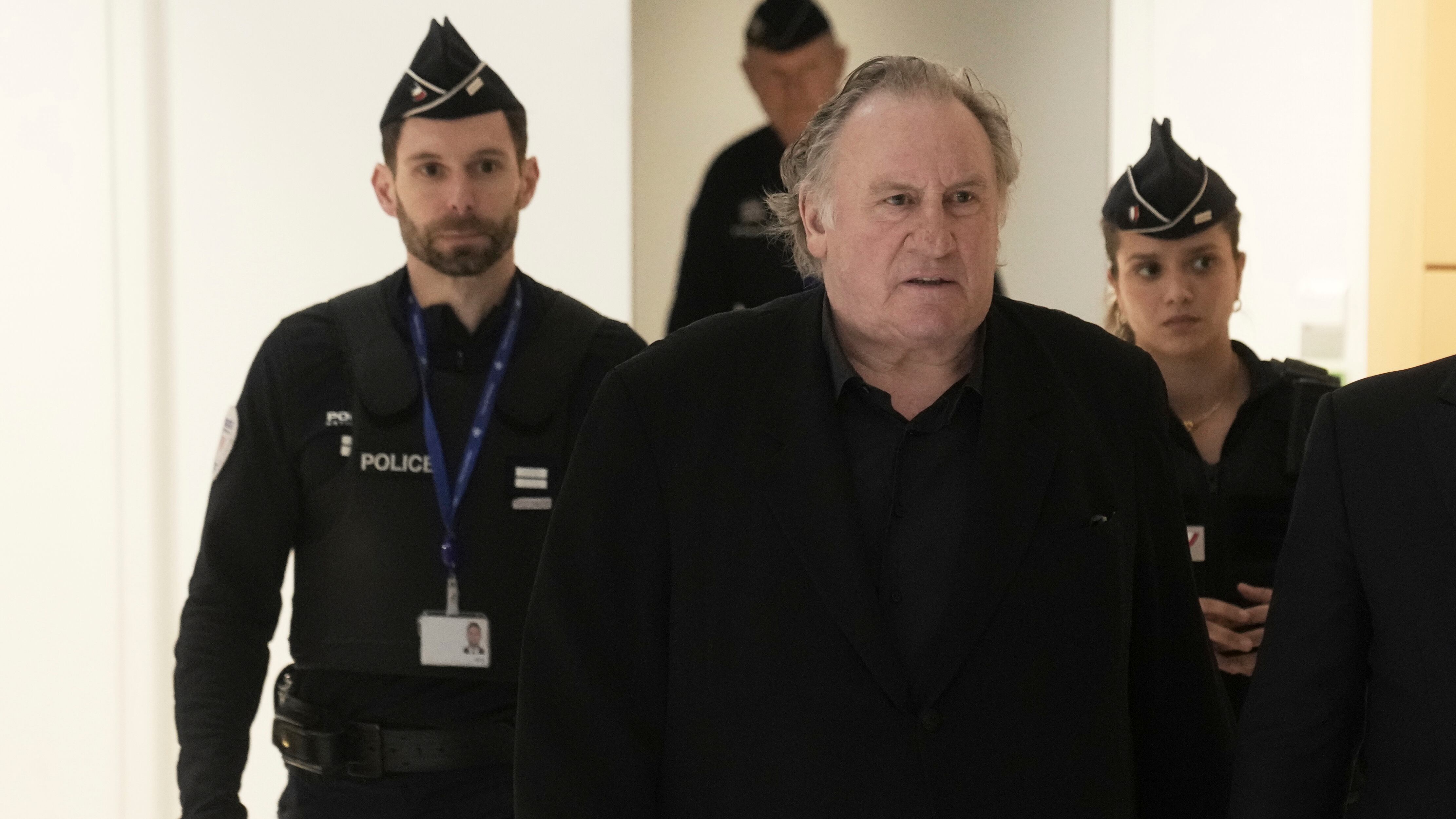 Gérard Depardieu a processo: dovrà rispondere alle accuse di molestie e violenza sessuale