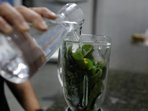 Venezuela privo di medicinali: frullati di foglie per curare l'Hiv
