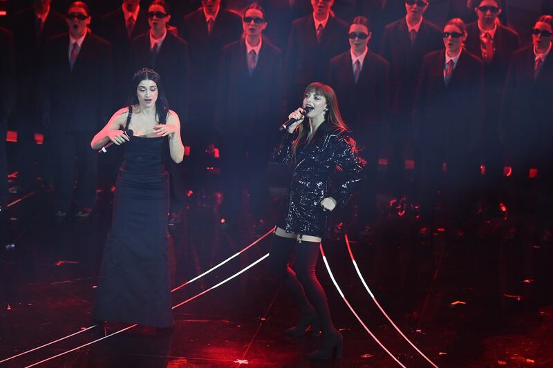 Sanremo 2024: ecco il look della quarta serata del Festival di Annalisa 6