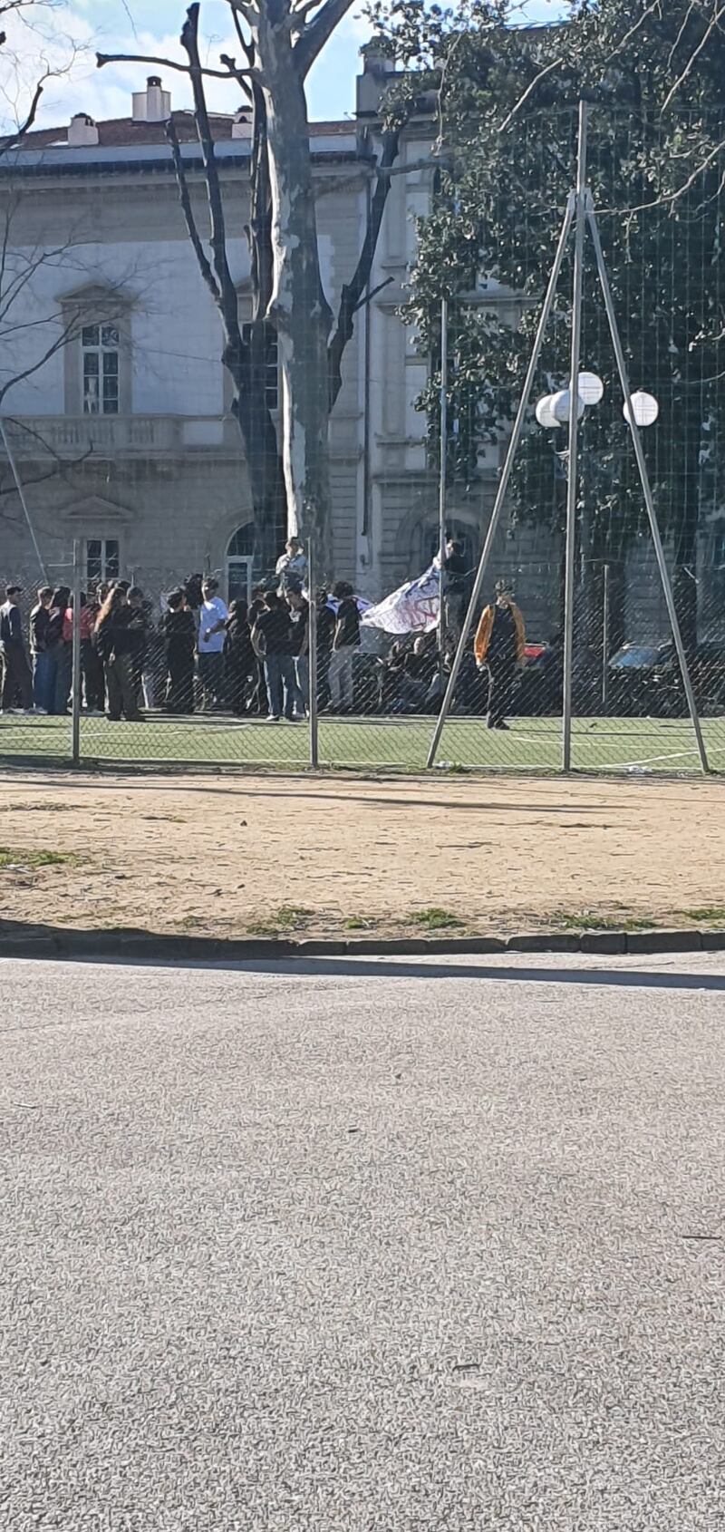 Rave party illegale in piazza  4