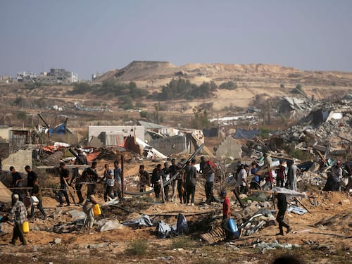 Assalto al cibo: spari sulla folla a Gaza