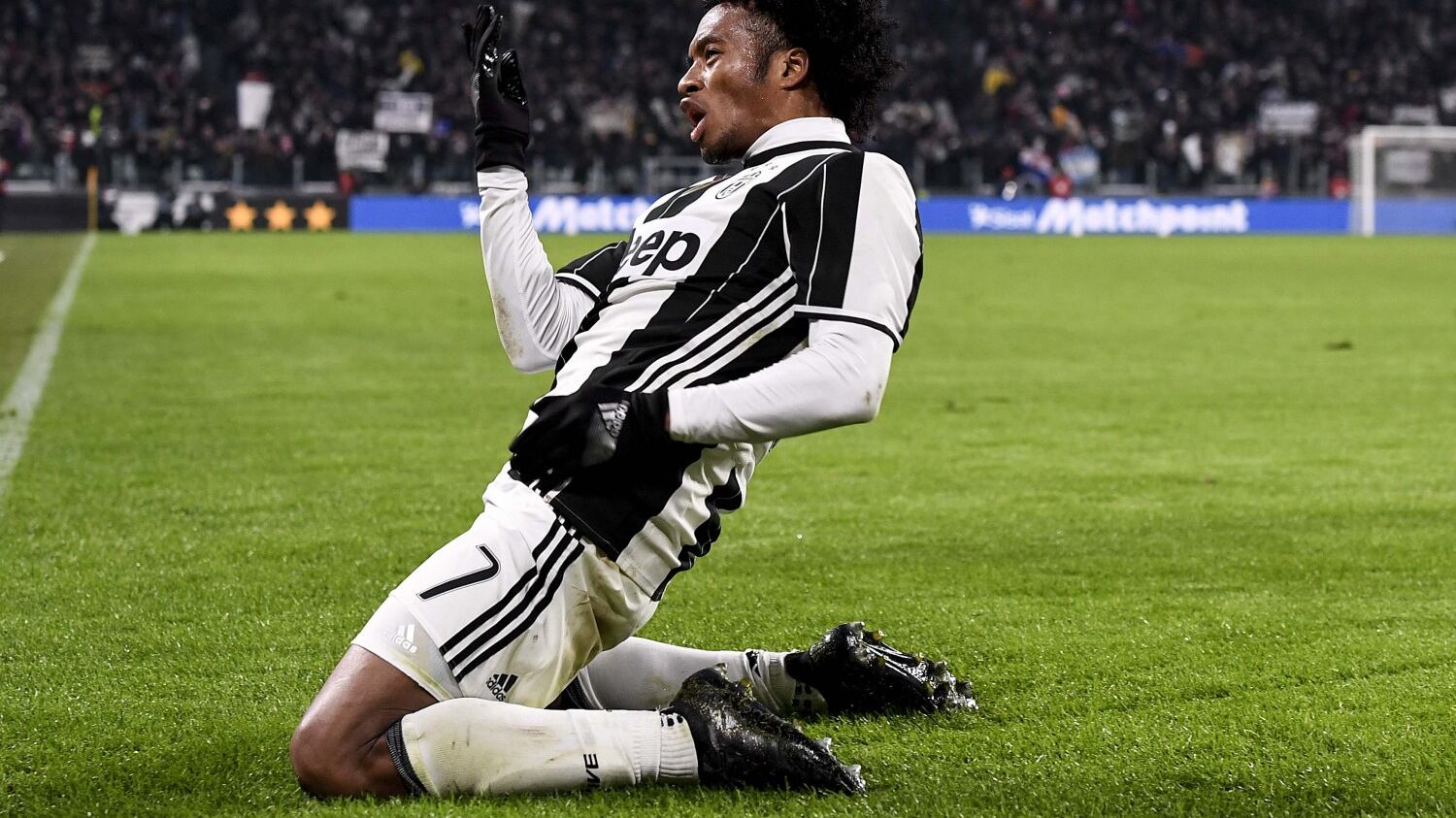 Juventus, Cuadrado festeggia: "Lo Scudetto più bello, vincere così dà più gusto"