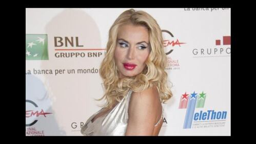Grande Fratello Vip, doccia hot per Valeria Marini 30