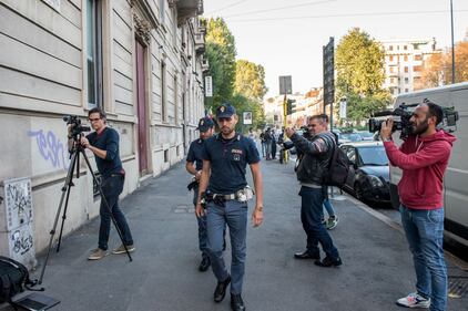 Milano, mamma e figlia precipitano dall'ottavo piano 3