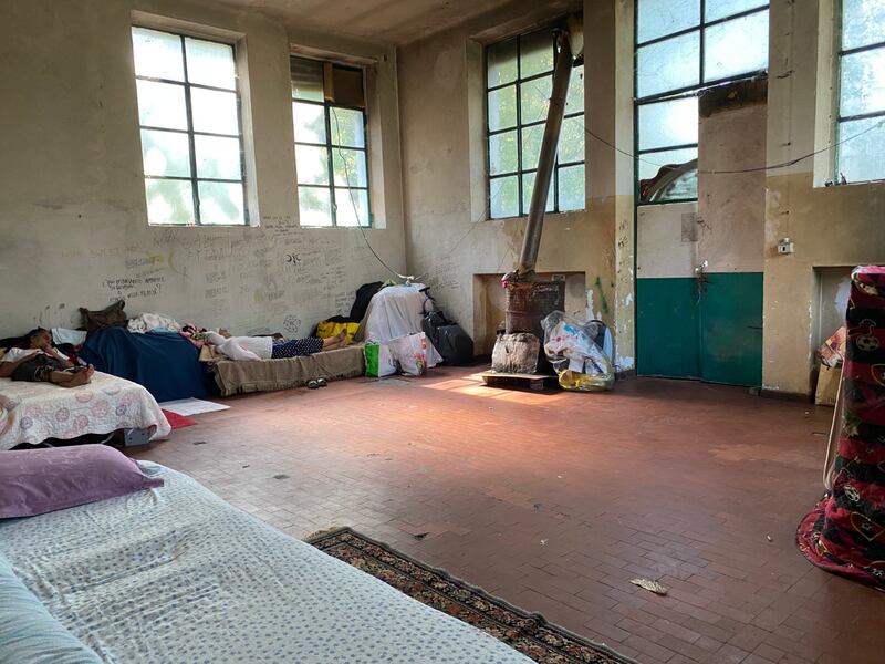 Occupazione abusiva gasometri Milano Bovisa 2