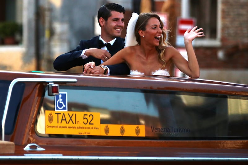 Instagram, le nozze lampo, i quattro figli e l'addio choc: la storia d'amore tra Alvaro Morata e Alice Campello