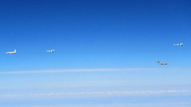 Scramble nel Baltico: caccia inglesi intercettano cinque velivoli russi