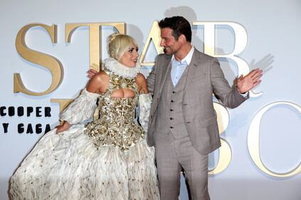 Lady Gaga, scollatura hot alla première 1