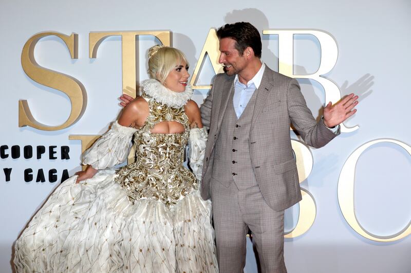 Lady Gaga, scollatura hot alla première 1