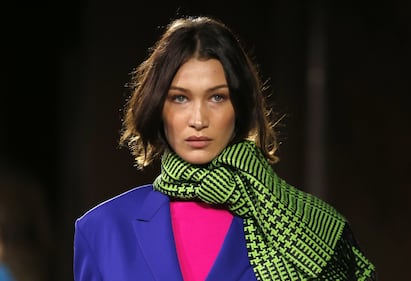 Bella Hadid sexy in passerella, foto 2