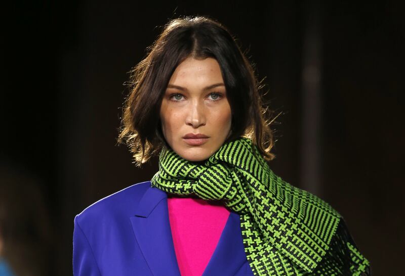 Bella Hadid sexy in passerella, foto 2