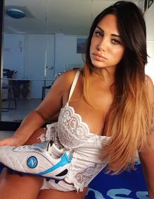 Marika Fruscio sexy in rosso  9