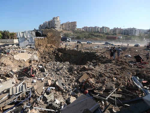 Israele allerta i militari: "Pronti a entrare in Libano via terra". E Biden: "Possibile guerra totale"