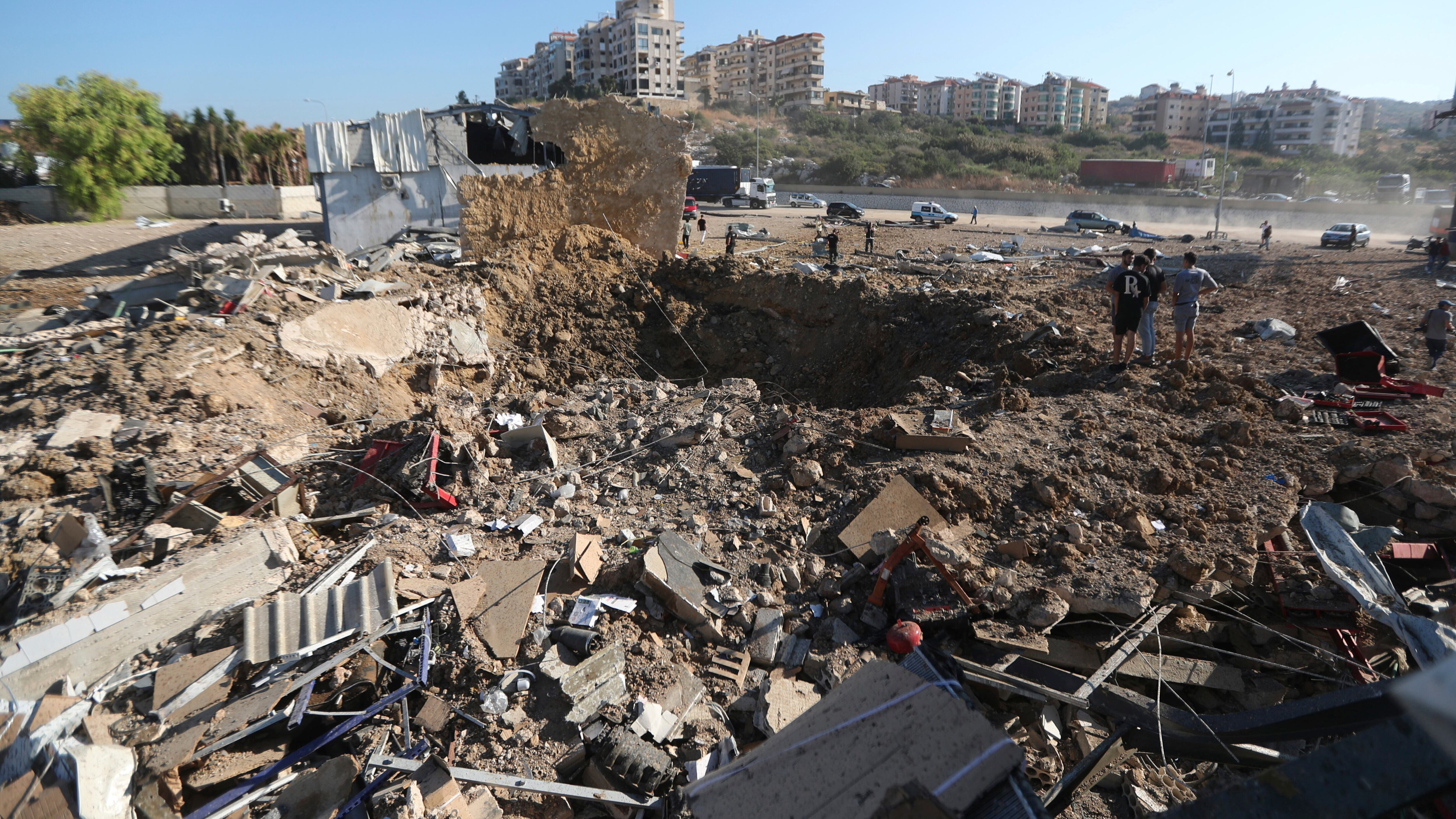 Israele allerta i militari: "Pronti a entrare in Libano via terra". E Biden: "Possibile guerra totale"