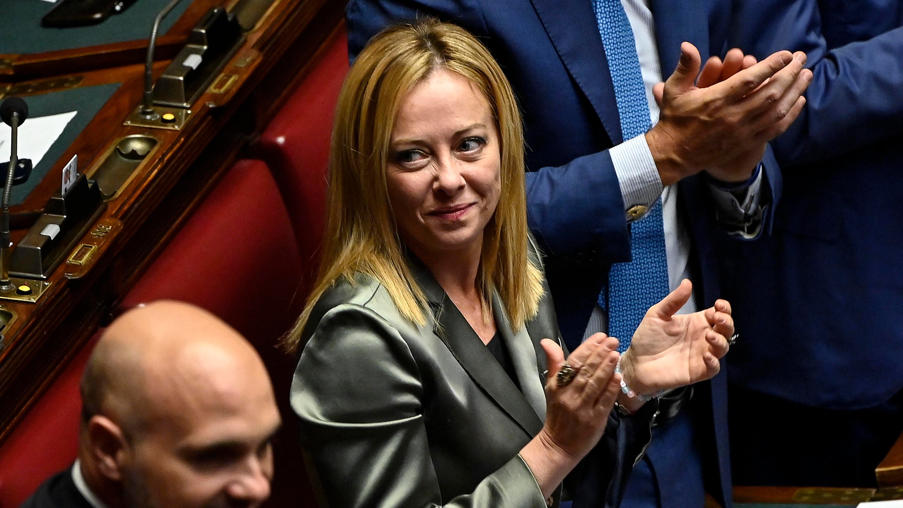 Meloni sente il Colle: ministri? Decido io. L'aut aut di Giorgia: "Governo filo Nato o niente governo"