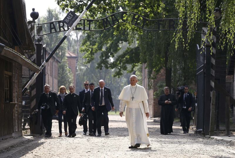 Il Papa in visita ad Auschwitz 5
