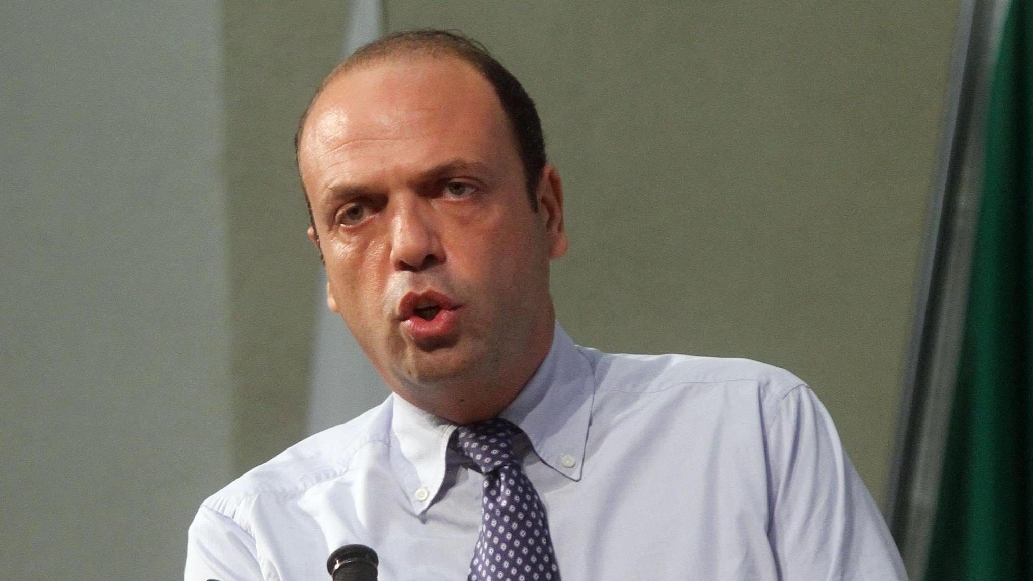 Alfano prova a scuotere il Pdl «Nuova squadra per ripartire»