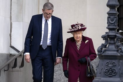 Il Principe Harry e la Regina Elisabetta II in foto 7
