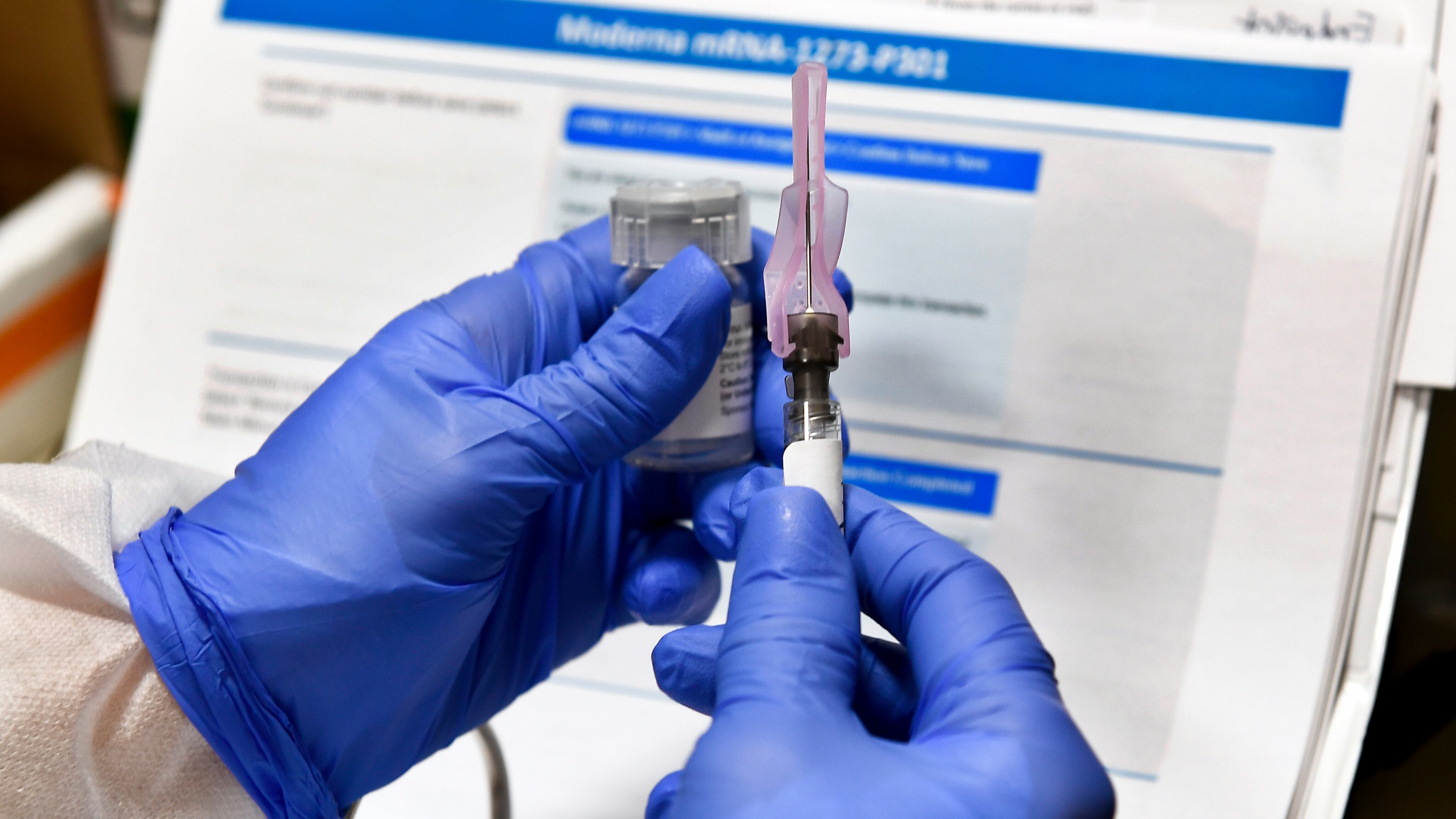 Vaccini, finalmente un piano. Si parte con ospedali e Rsa