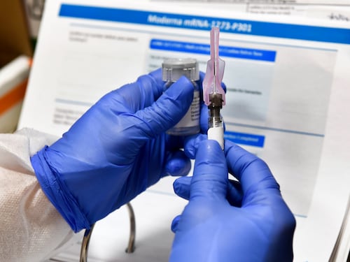 Vaccini, finalmente un piano. Si parte con ospedali e Rsa